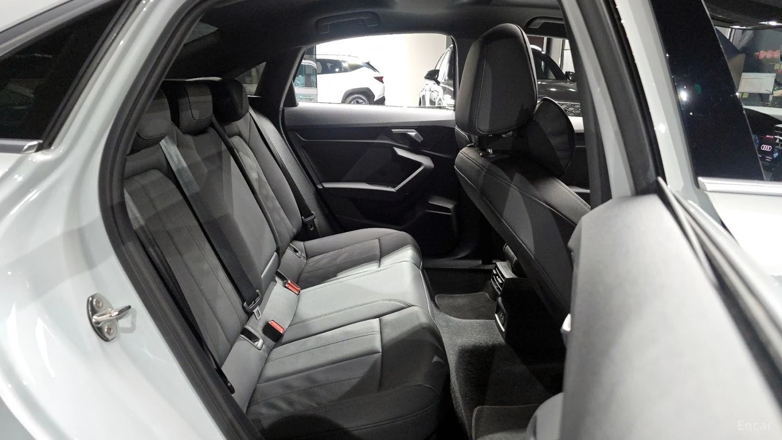Audi A3 40 TFSI* КОЖА* ПОДГРЕВ* ПАНО* КАМЕРА, снимка 10 - Автомобили и джипове - 55481044