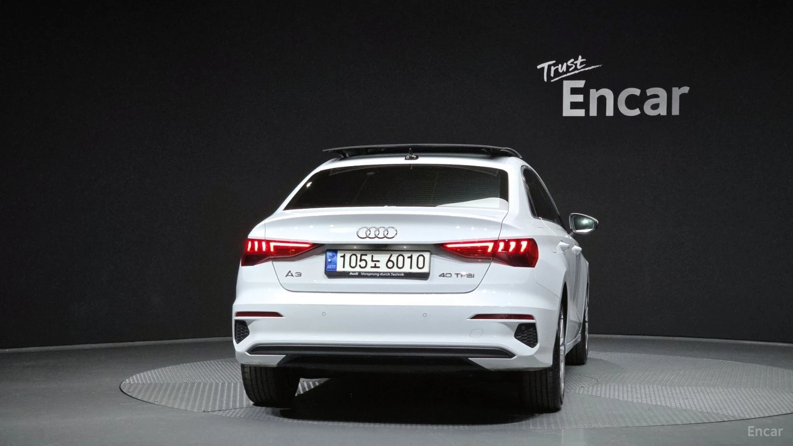 Audi A3 40 TFSI* КОЖА* ПОДГРЕВ* ПАНО* КАМЕРА, снимка 4 - Автомобили и джипове - 55481044