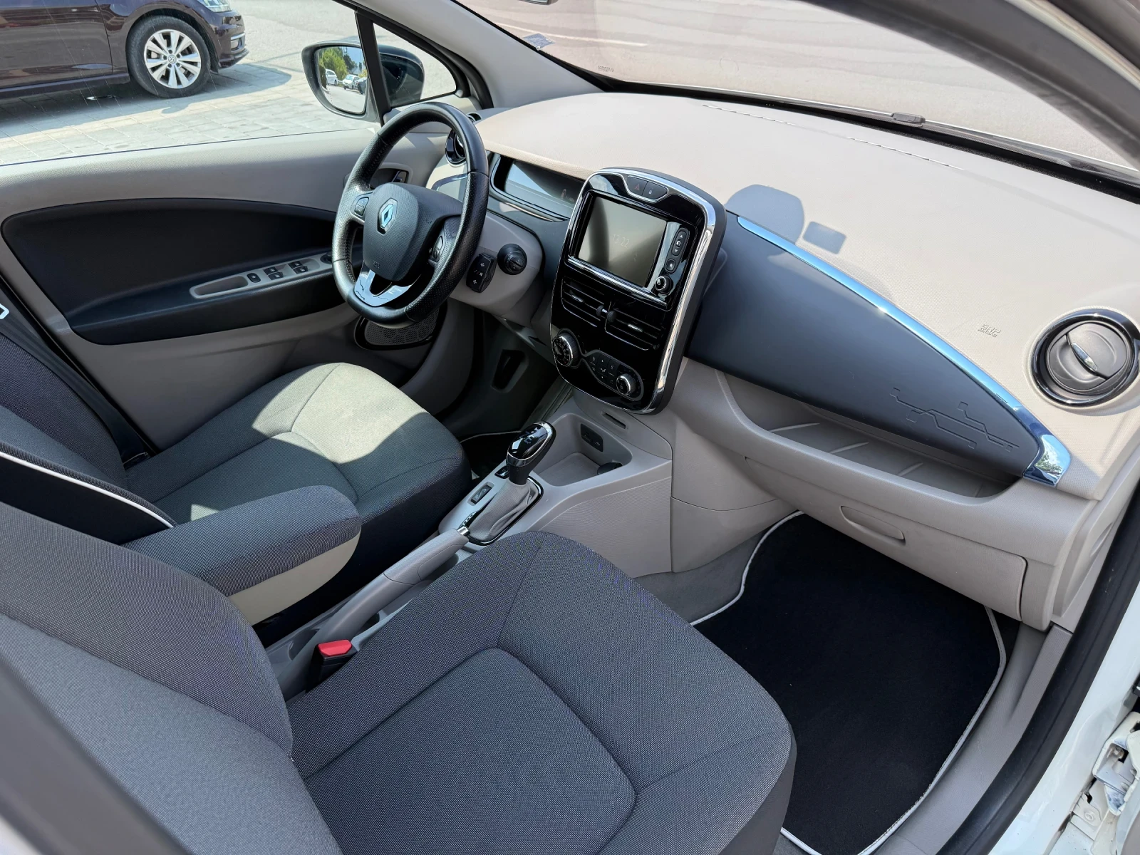 Renault Zoe Q210, снимка 11 - Автомобили и джипове - 55786985