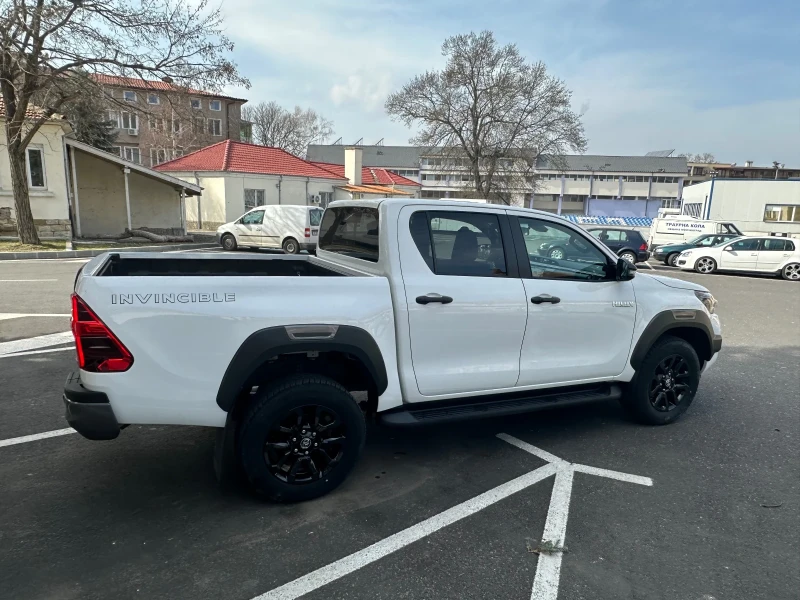 Toyota Hilux INVINCIBLE, снимка 8 - Автомобили и джипове - 48495009