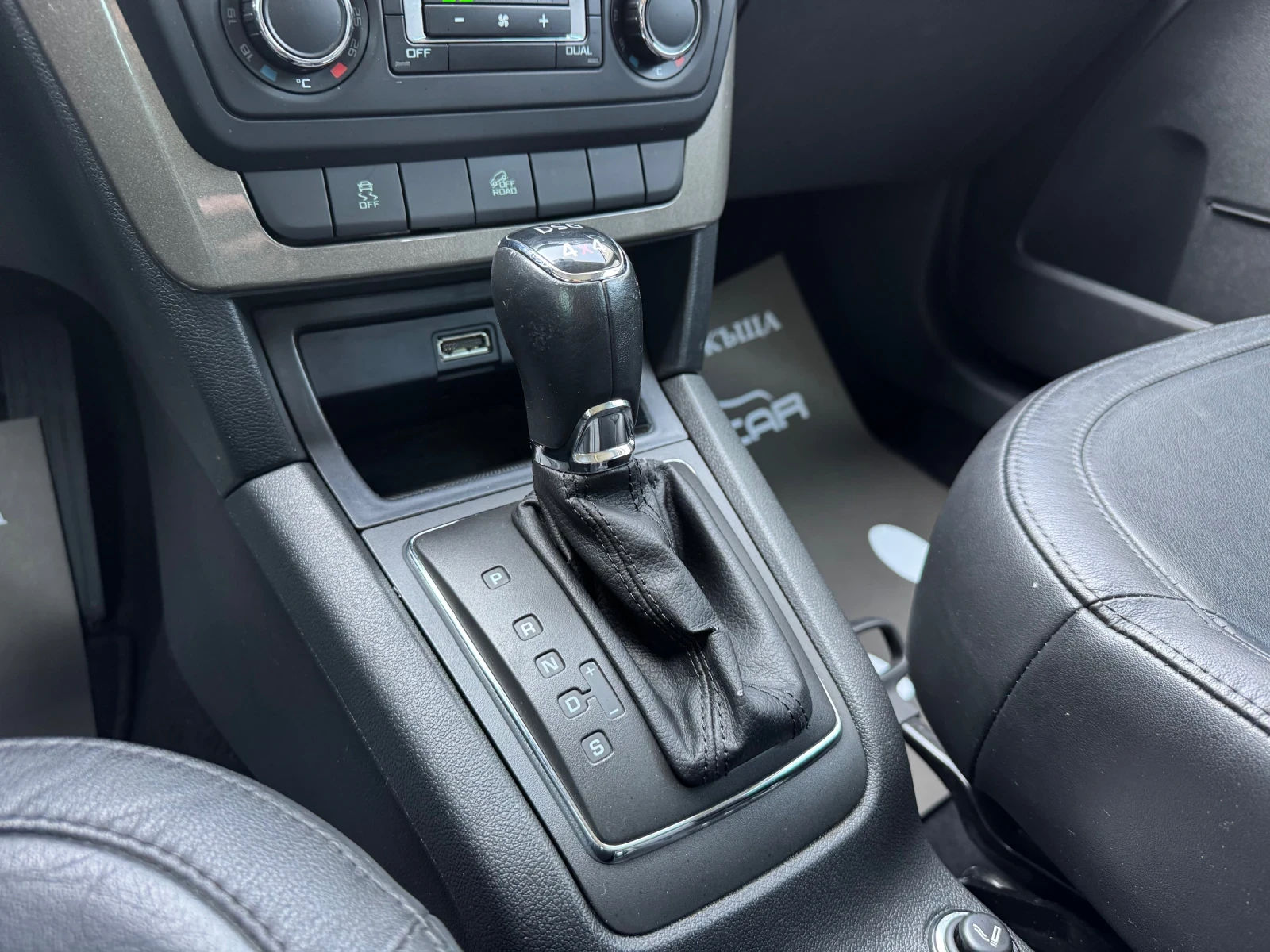 Skoda Yeti 2.0TDI-4х4-170кс-LED-NAVI-КОЖА-ТОП СЪСТОЯНИЕ, снимка 13 - Автомобили и джипове - 53876326