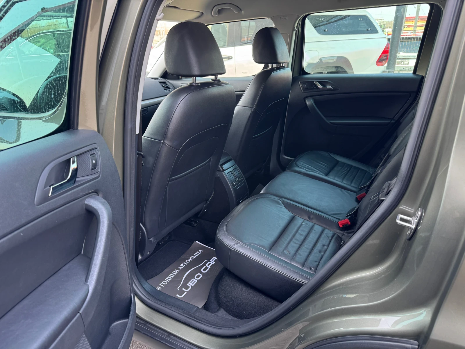 Skoda Yeti 2.0TDI-4х4-170кс-LED-NAVI-КОЖА-ТОП СЪСТОЯНИЕ, снимка 15 - Автомобили и джипове - 53876326