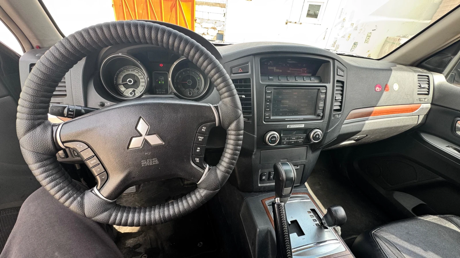 Mitsubishi Pajero 3.2 DID 177кс, снимка 8 - Автомобили и джипове - 54574317