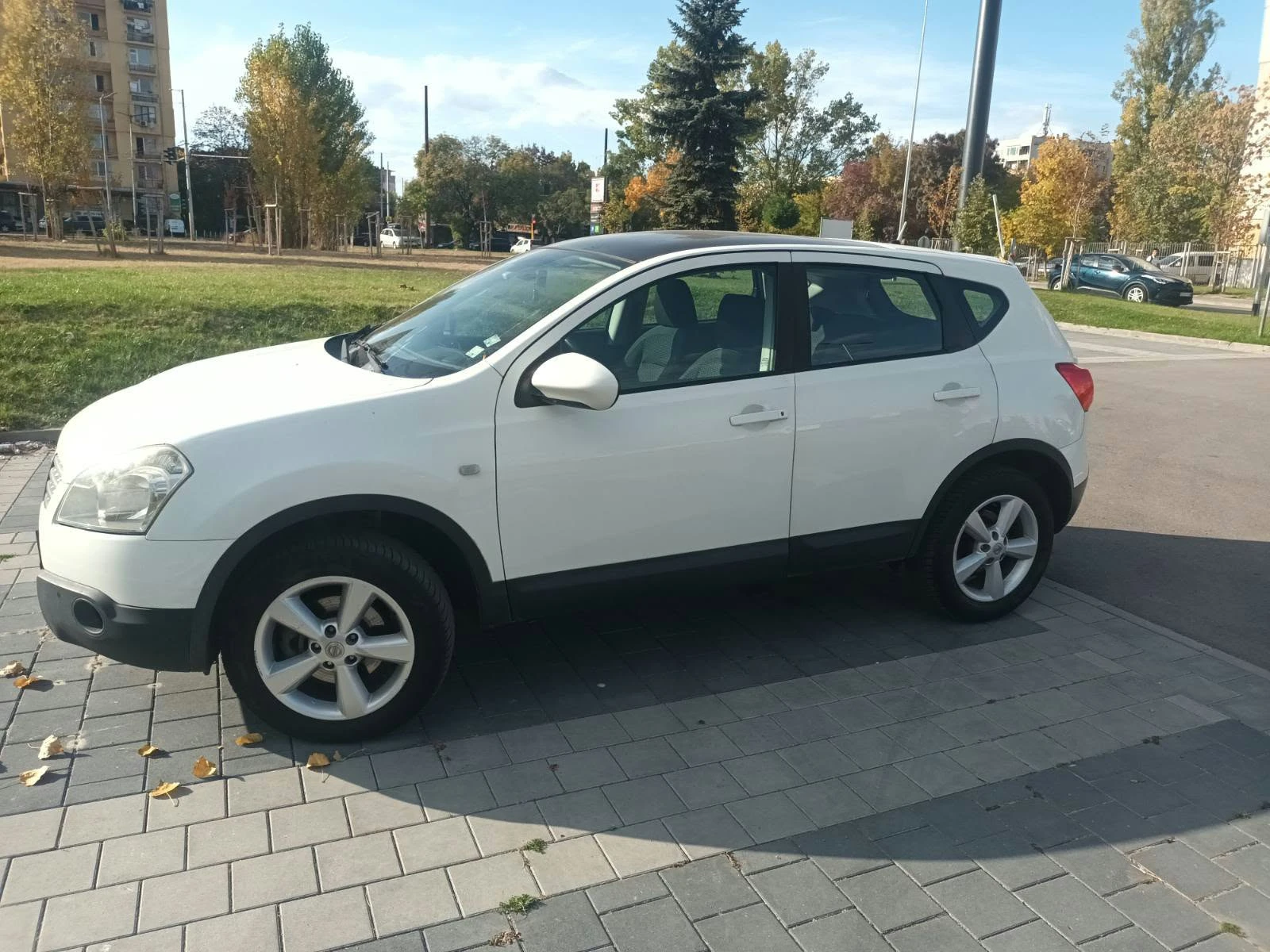 Nissan Qashqai 1.5dci, снимка 4 - Автомобили и джипове - 56447180