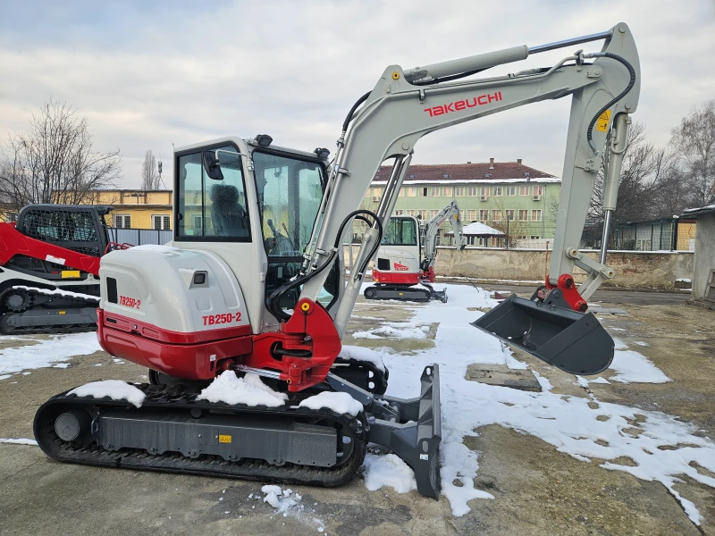 Багер Takeuchi TB250-2, снимка 1 - Индустриална техника - 48764484