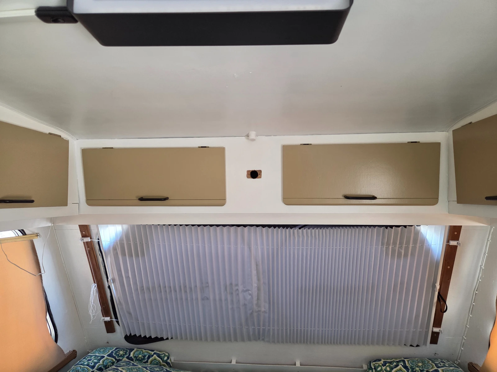 Каравана Adria optima 4256 TE, снимка 13 - Каравани и кемпери - 56137111