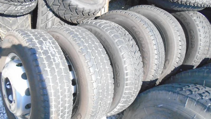 Гуми Зимни 215/75R16, снимка 3 - Гуми и джанти - 22379347