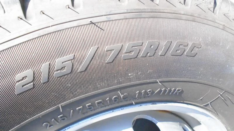 Гуми Зимни 215/75R16, снимка 4 - Гуми и джанти - 22379347