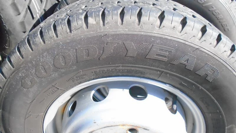 Гуми Зимни 215/75R16, снимка 5 - Гуми и джанти - 22379347