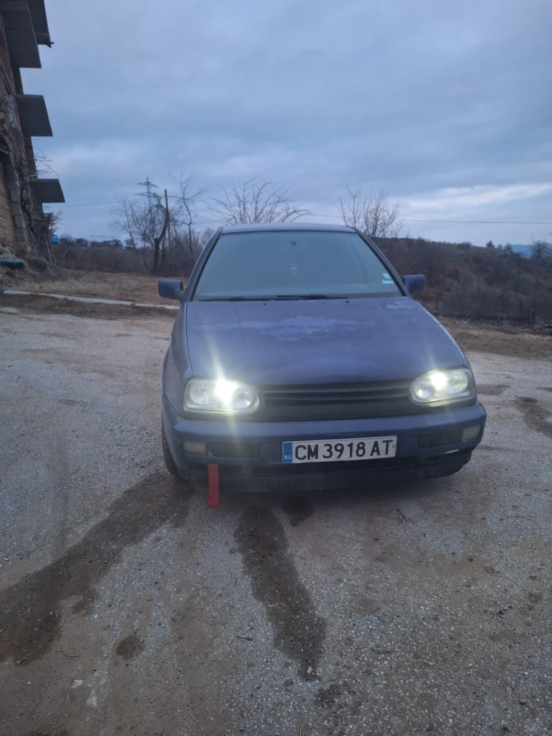 VW Golf 1.6 75, снимка 1 - Автомобили и джипове - 49276032