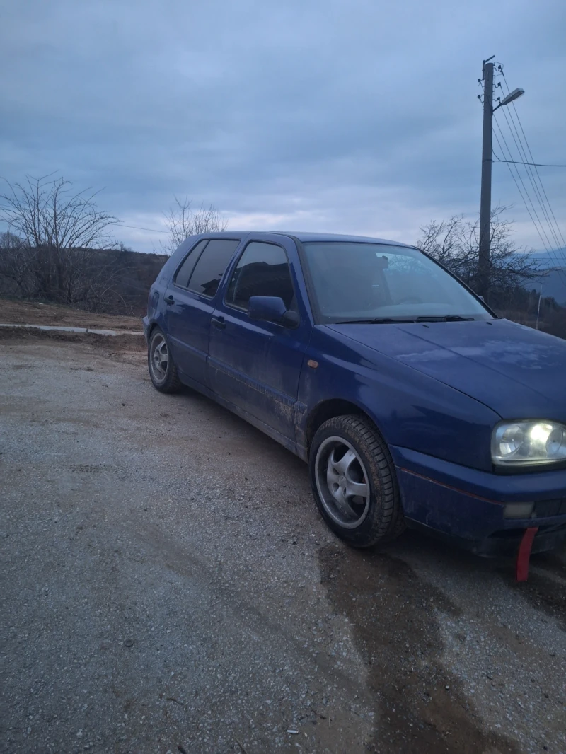 VW Golf 1.6 75, снимка 3 - Автомобили и джипове - 49276032