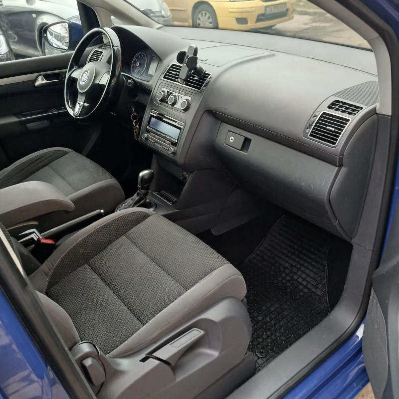 VW Touran СПЕШНО , снимка 9 - Автомобили и джипове - 49324446