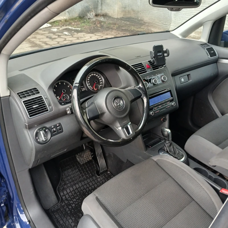 VW Touran СПЕШНО , снимка 10 - Автомобили и джипове - 49324446