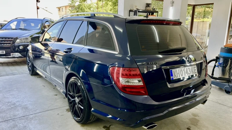 Mercedes-Benz C 300 AMG 4matic, снимка 4 - Автомобили и джипове - 51420227