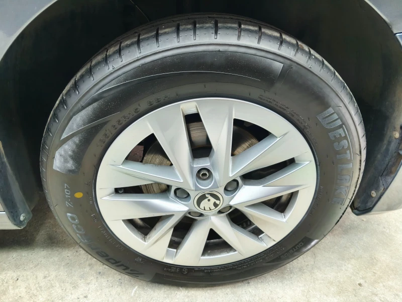 Skoda Fabia 1.0 TSI* LPG* DSG* Distronic* MATRIX* KEYLESS GO, снимка 13 - Автомобили и джипове - 52315294