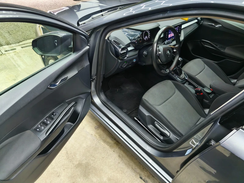 Skoda Fabia 1.0 TSI* LPG* DSG* Distronic* MATRIX* KEYLESS GO, снимка 7 - Автомобили и джипове - 52315294