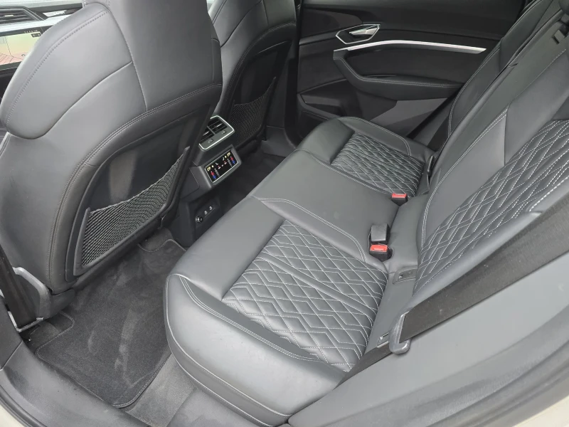 Audi E-Tron 55 QUATTRO EVOLUTION Гаранция Лизинг, снимка 12 - Автомобили и джипове - 52639292