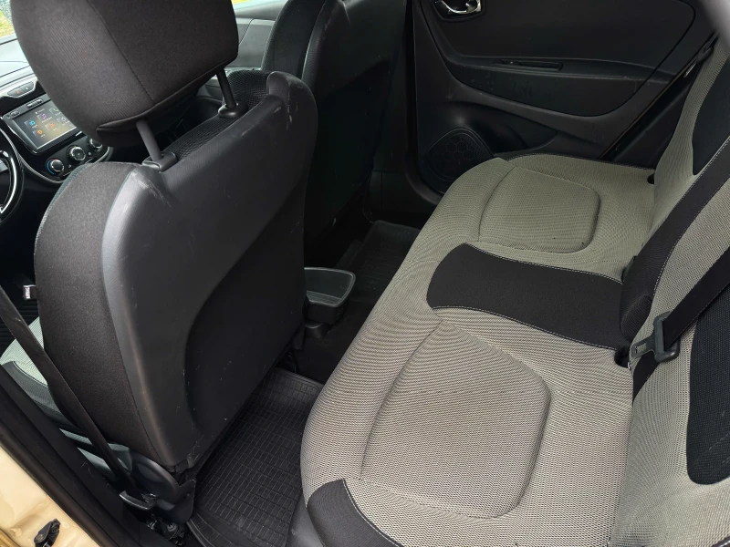 Renault Captur 1.5 DCi НАПЪЛНО ОБСЛУЖЕНА, снимка 13 - Автомобили и джипове - 52990776