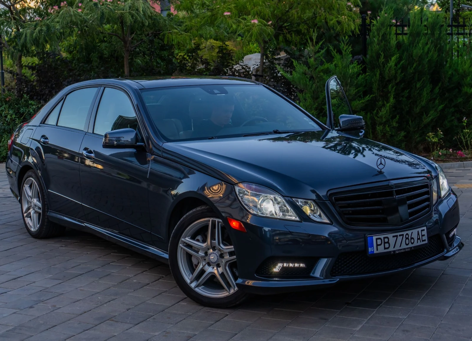 Mercedes-Benz E 500 ПЕРФЕКТЕН * 5.5 * M273 * ГАЗ, снимка 1