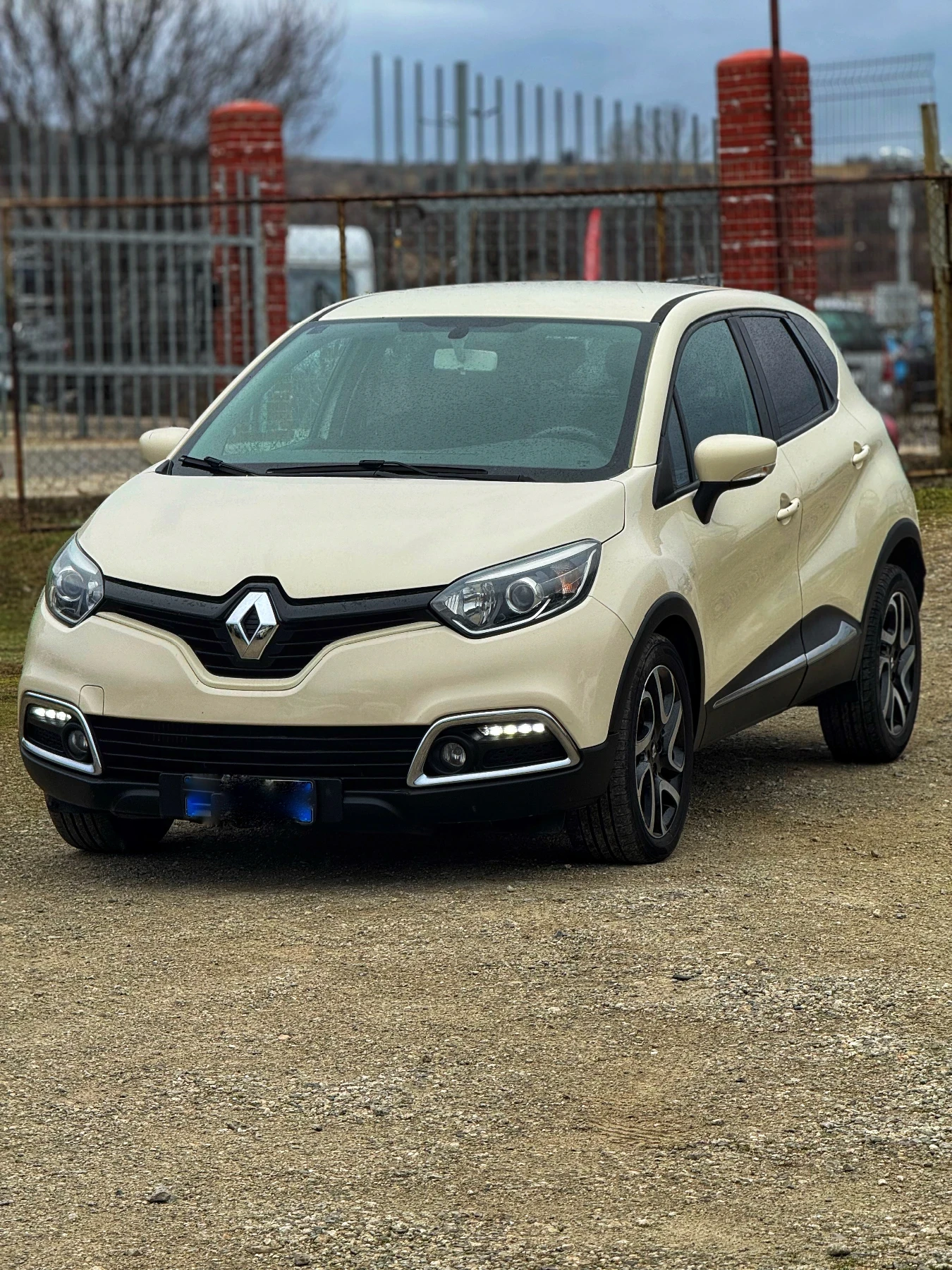 Renault Captur 1.5 DCi НАПЪЛНО ОБСЛУЖЕНА, снимка 1
