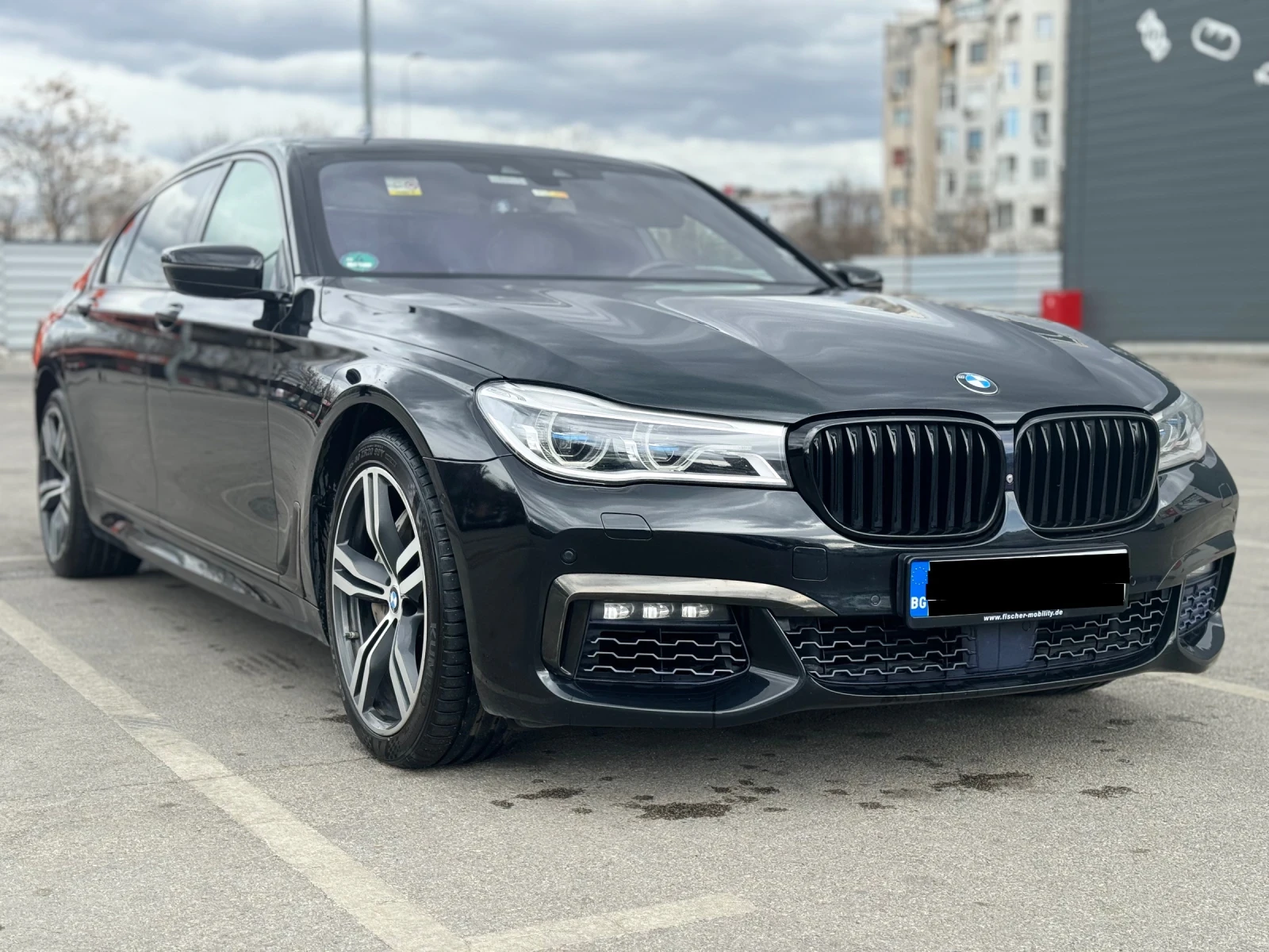 BMW 750 Long Xdrive M-Packet - изображение 3