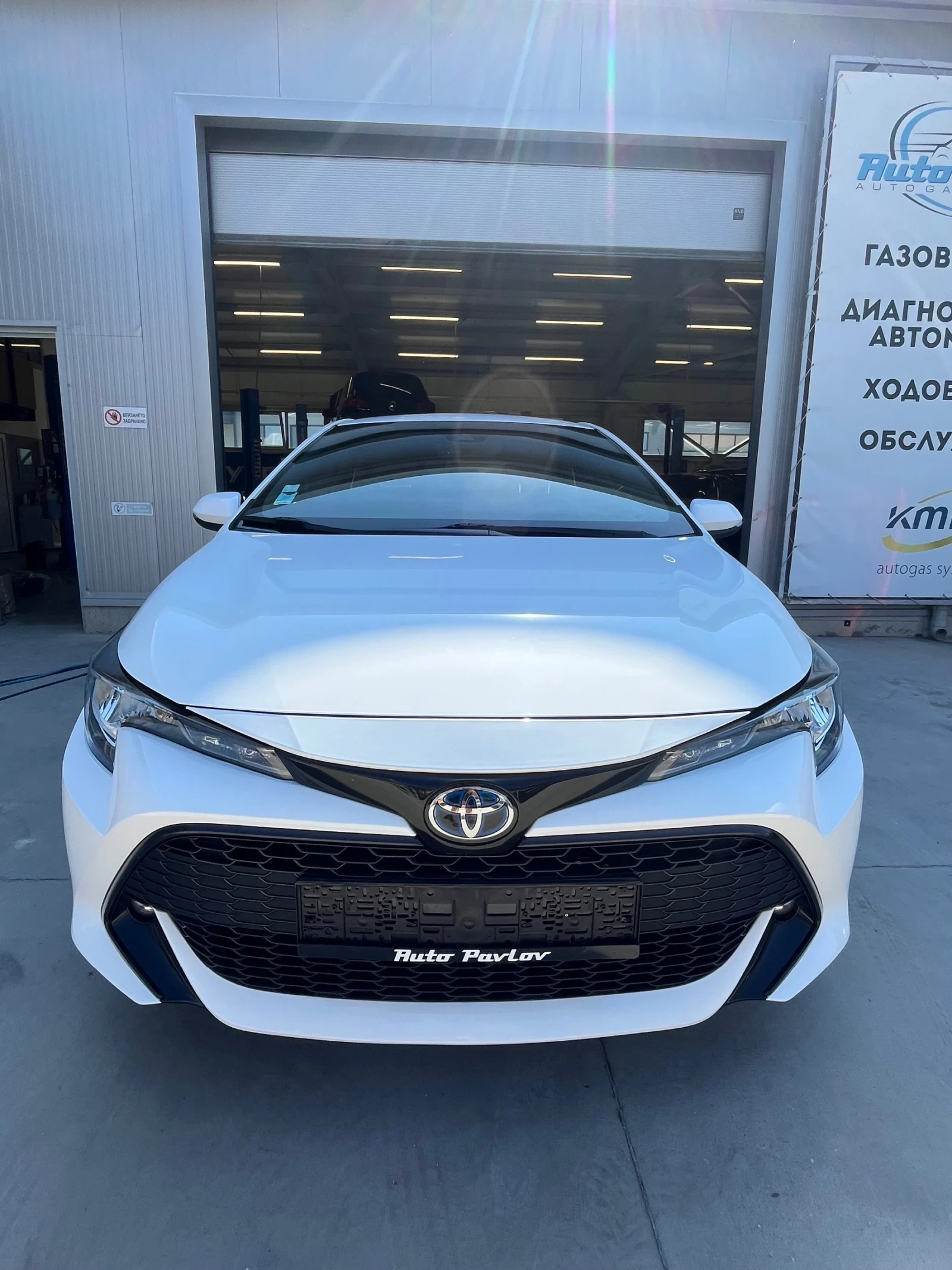 Toyota Corolla 1.8 Hybrid Dynamic Business - изображение 2