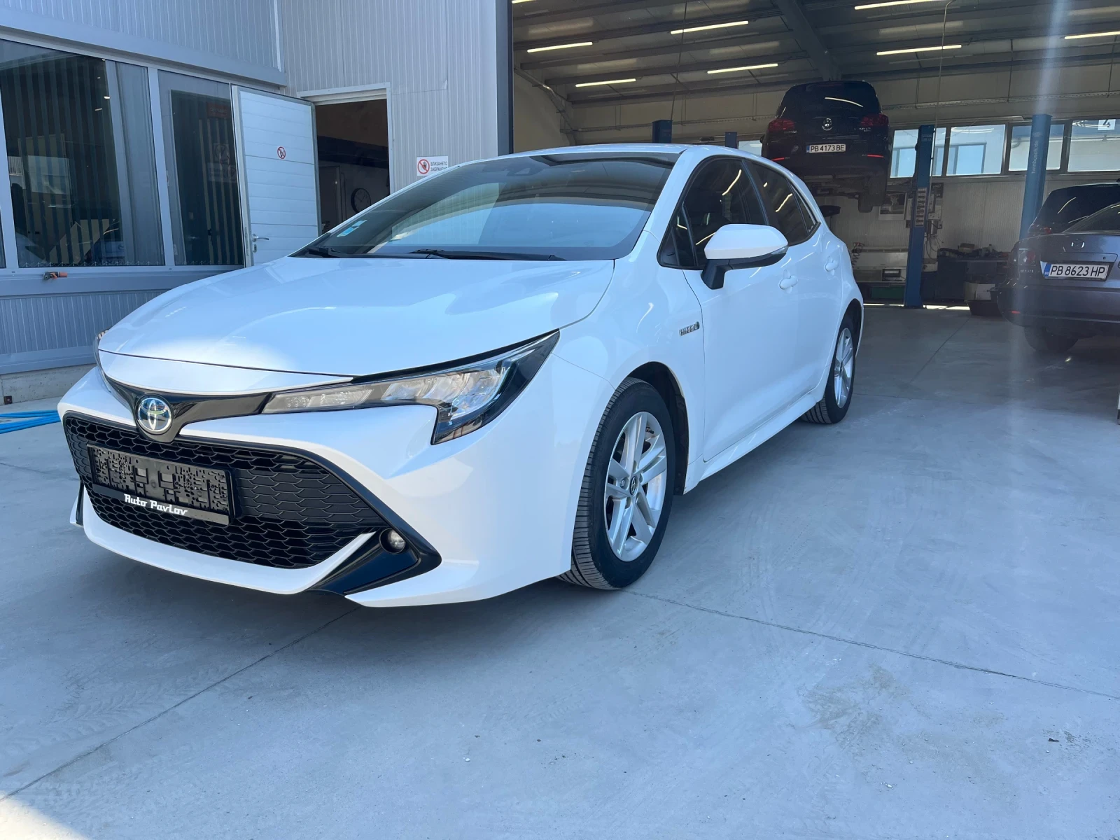 Toyota Corolla 1.8 Hybrid Dynamic Business - изображение 3