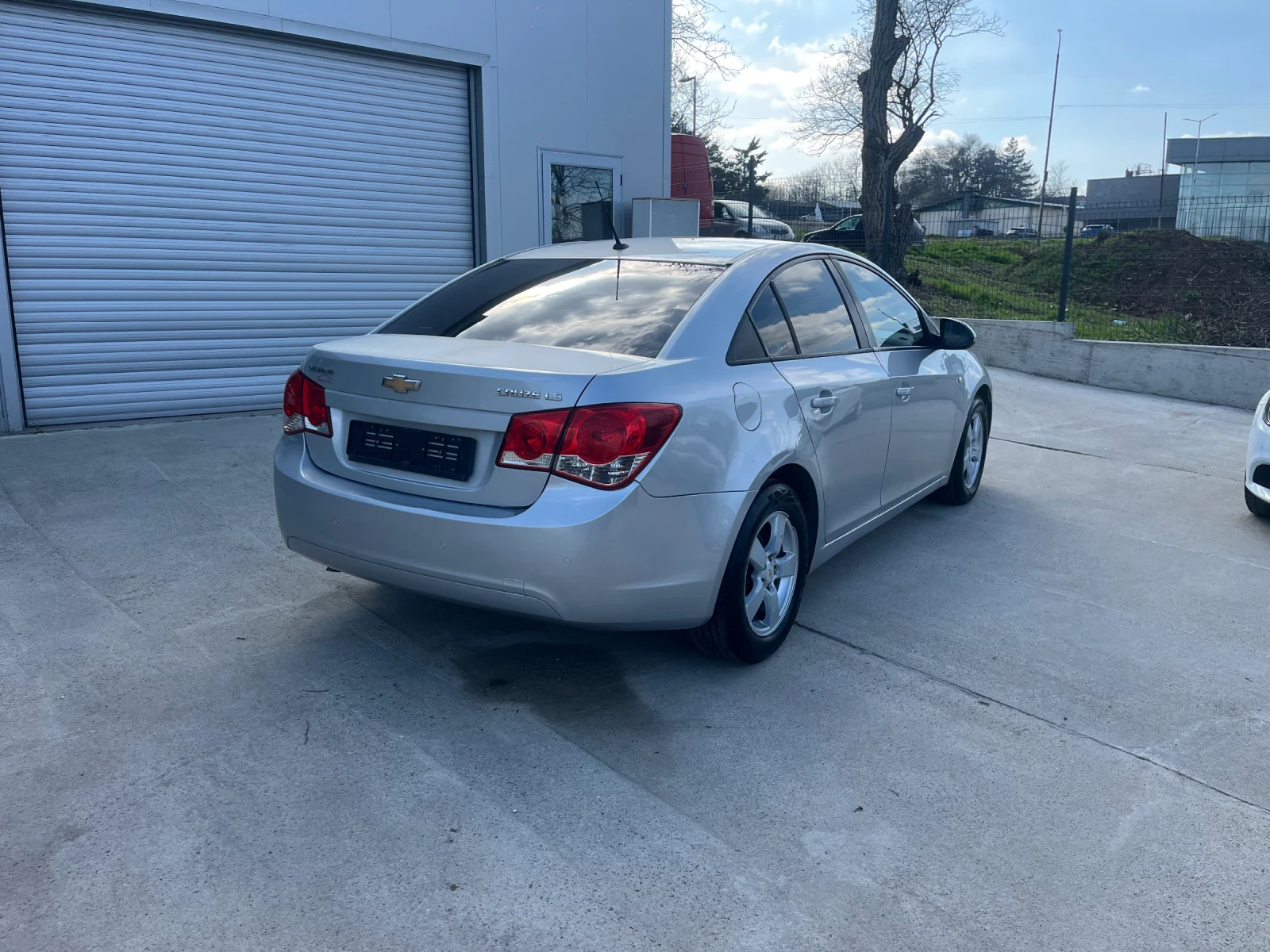 Chevrolet Cruze 1.6 Газ, снимка 11 - Автомобили и джипове - 54044070