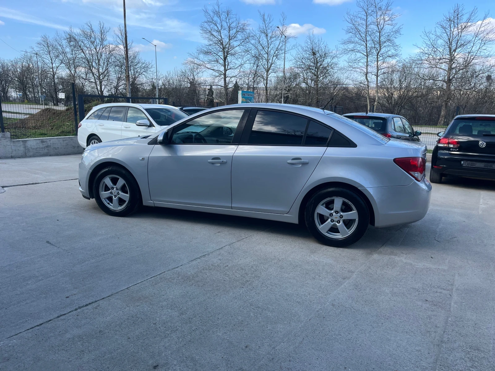 Chevrolet Cruze 1.6 Газ, снимка 12 - Автомобили и джипове - 54044070