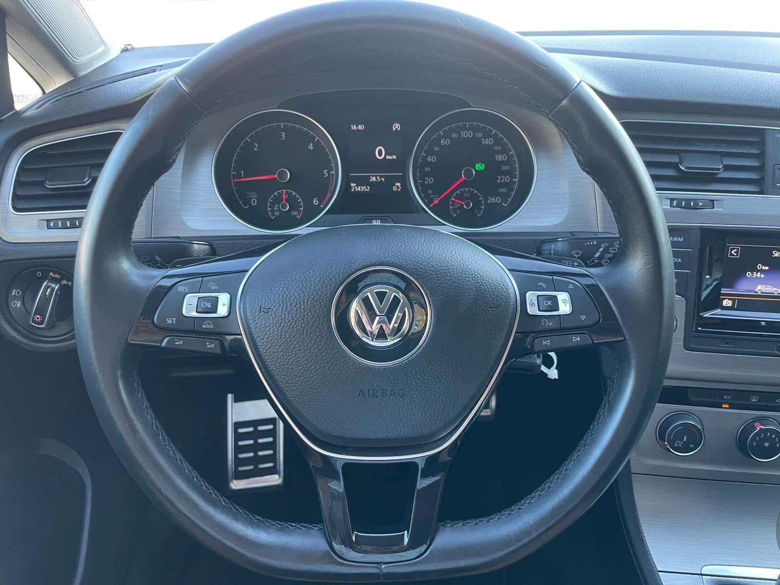 VW Golf R-LINE/DSG-AVTOMATIC/УНИКАТ-ОБСЛУЖЕНА, снимка 3 - Автомобили и джипове - 55315993