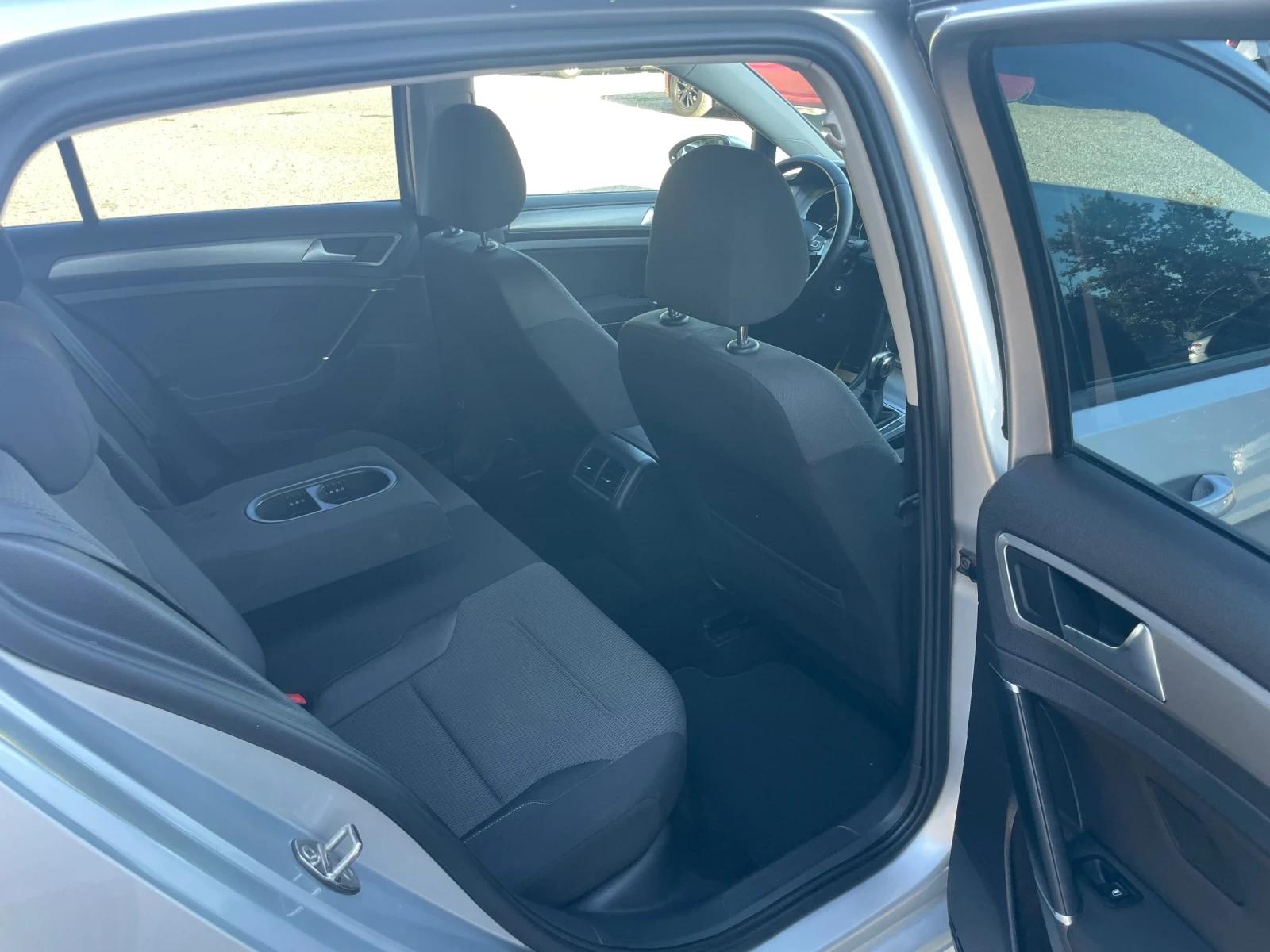 VW Golf R-LINE/DSG-AVTOMATIC/УНИКАТ-ОБСЛУЖЕНА, снимка 5 - Автомобили и джипове - 55315993