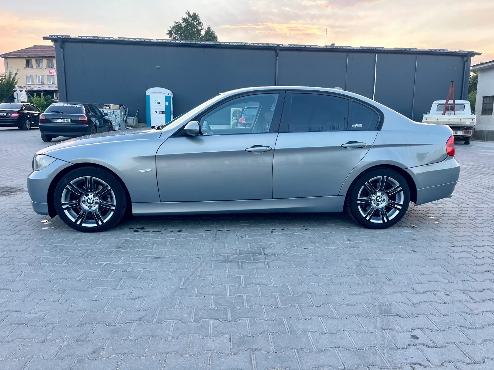 BMW 320 2.0, снимка 2 - Автомобили и джипове - 55365397
