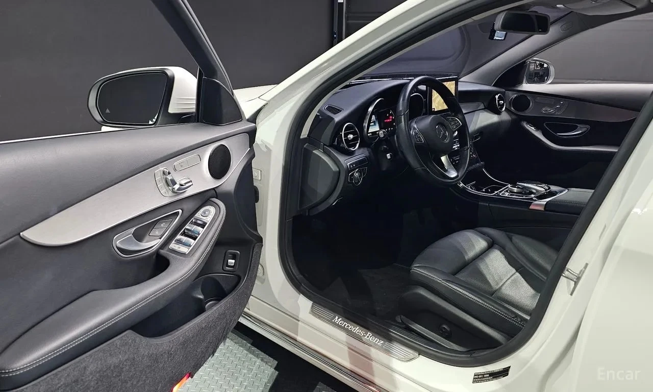 Mercedes-Benz C 220 * Avantgarde * ФИКСИРАНА ЦЕНА ДО БЪЛГАРИЯ, снимка 10 - Автомобили и джипове - 56104116
