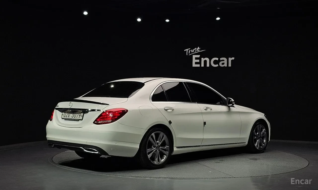 Mercedes-Benz C 220 * Avantgarde * ФИКСИРАНА ЦЕНА ДО БЪЛГАРИЯ, снимка 2 - Автомобили и джипове - 56104116