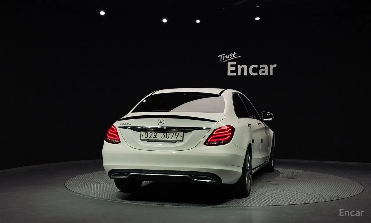 Mercedes-Benz C 220 * Avantgarde * ФИКСИРАНА ЦЕНА ДО БЪЛГАРИЯ, снимка 4 - Автомобили и джипове - 56104116