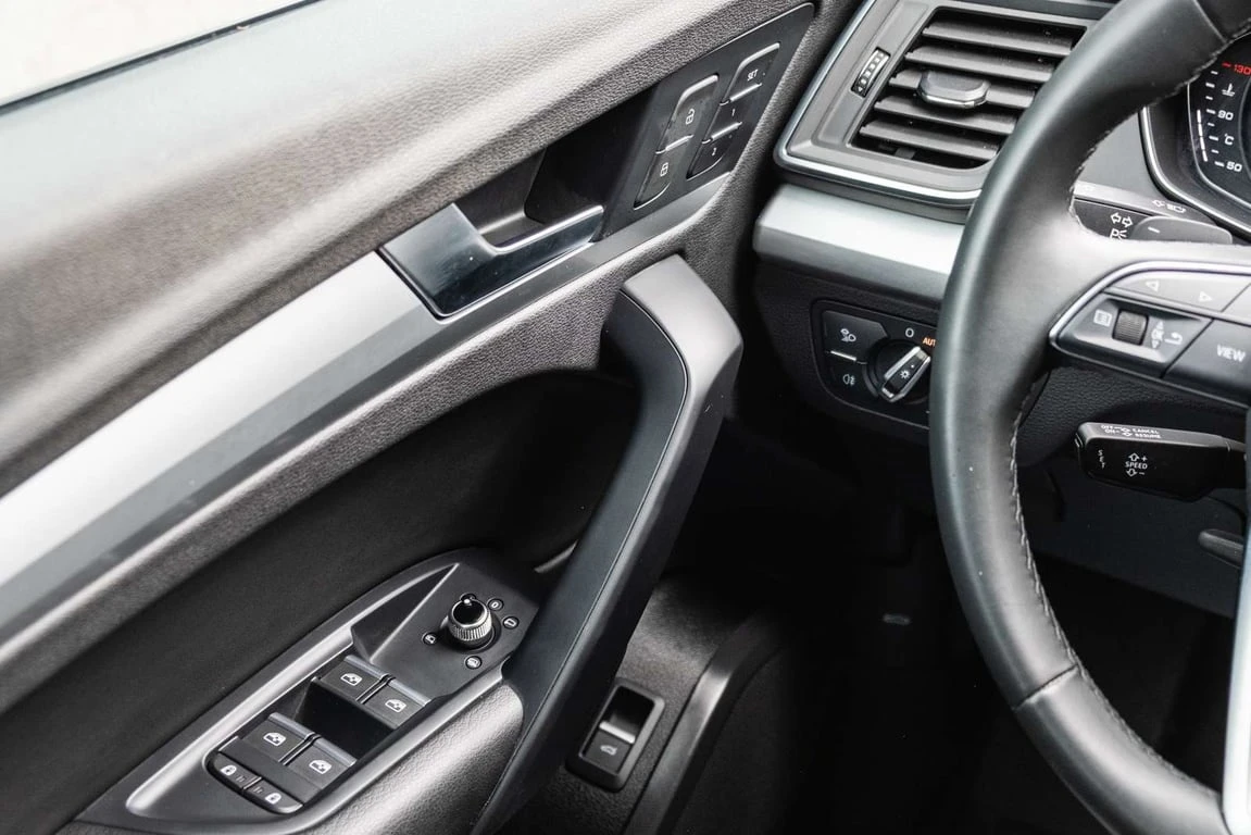 Audi Q5 * quattro Premium * CARFAX * ЦЕНА ДО БГ - изображение 9