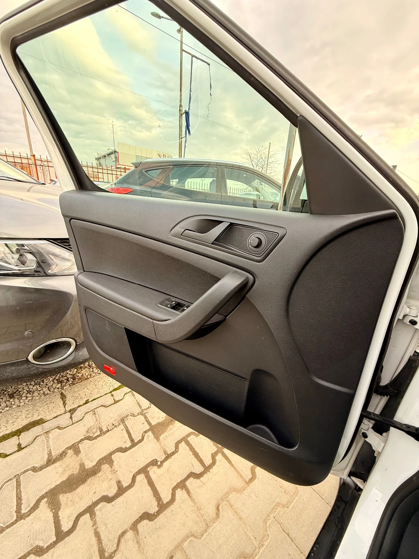 Skoda Yeti Топ състояние* 1.6* Обслужена* Всичко платено* Реа, снимка 15 - Автомобили и джипове - 53742907