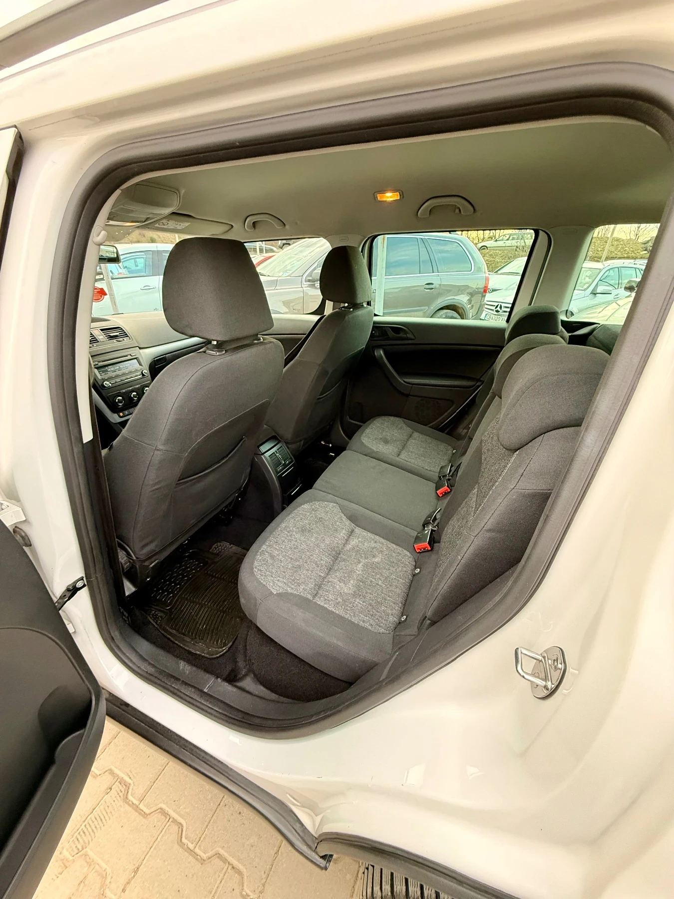 Skoda Yeti Топ състояние* 1.6* Обслужена* Всичко платено* Реа, снимка 11 - Автомобили и джипове - 53742907