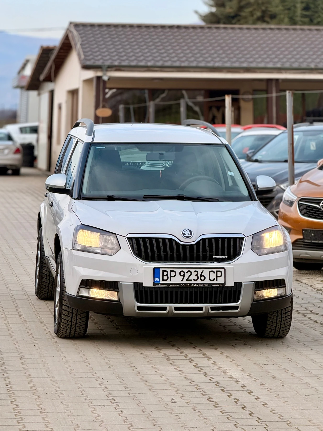 Skoda Yeti Топ състояние* 1.6* Обслужена* Всичко платено* Реа, снимка 3 - Автомобили и джипове - 53742907