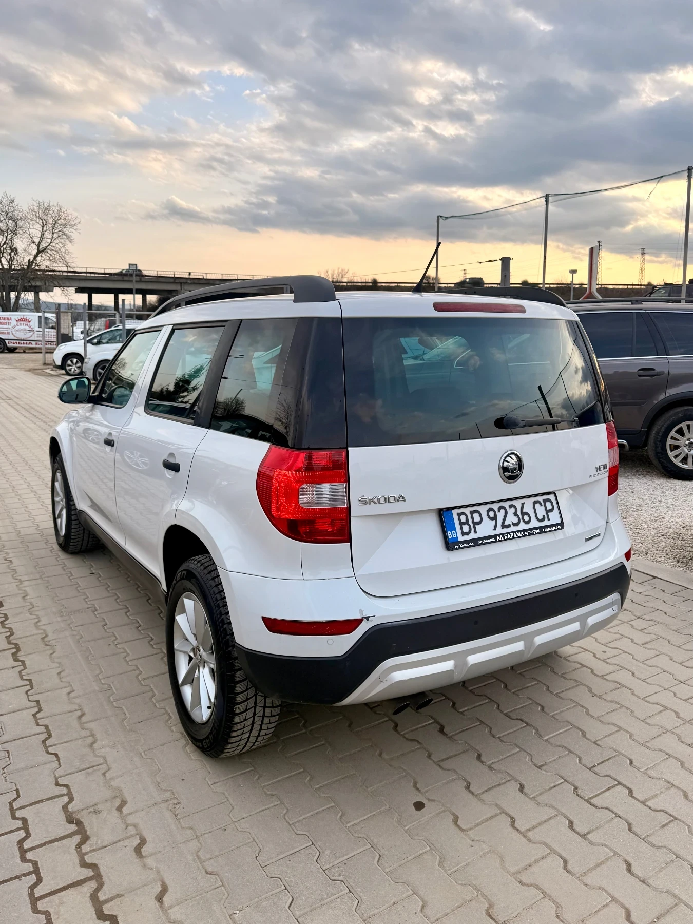 Skoda Yeti Топ състояние* 1.6* Обслужена* Всичко платено* Реа, снимка 9 - Автомобили и джипове - 53742907