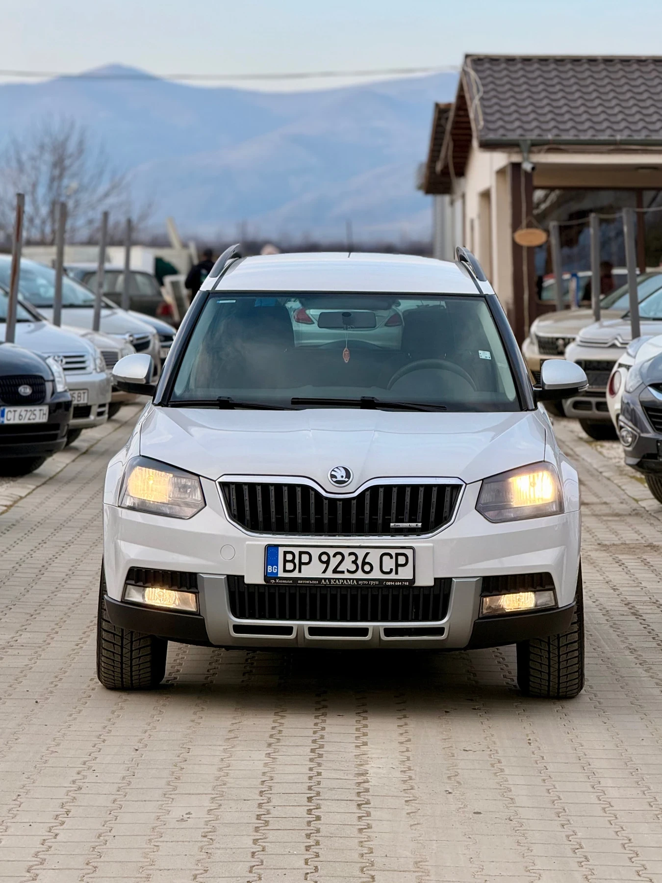 Skoda Yeti Топ състояние* 1.6* Обслужена* Всичко платено* Реа, снимка 2 - Автомобили и джипове - 53742907
