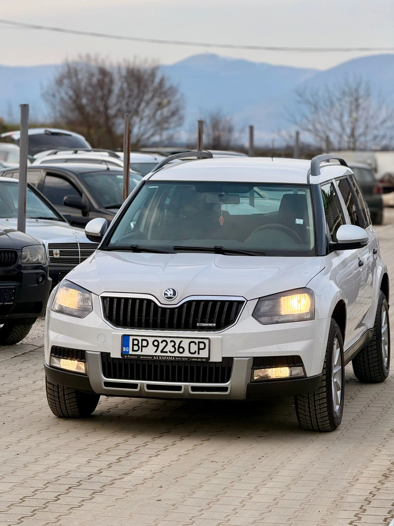 Skoda Yeti Топ състояние* 1.6* Обслужена* Всичко платено* Реа, снимка 1 - Автомобили и джипове - 53742907