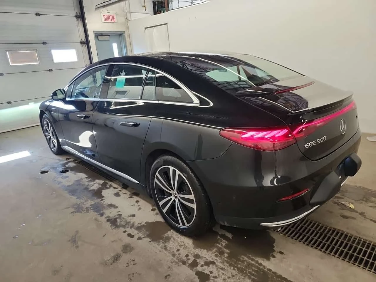 Mercedes-Benz EQE  500| HUD| 360| PANO| CARFAX| 2 КЛЮЧА , снимка 4 - Автомобили и джипове - 54084905