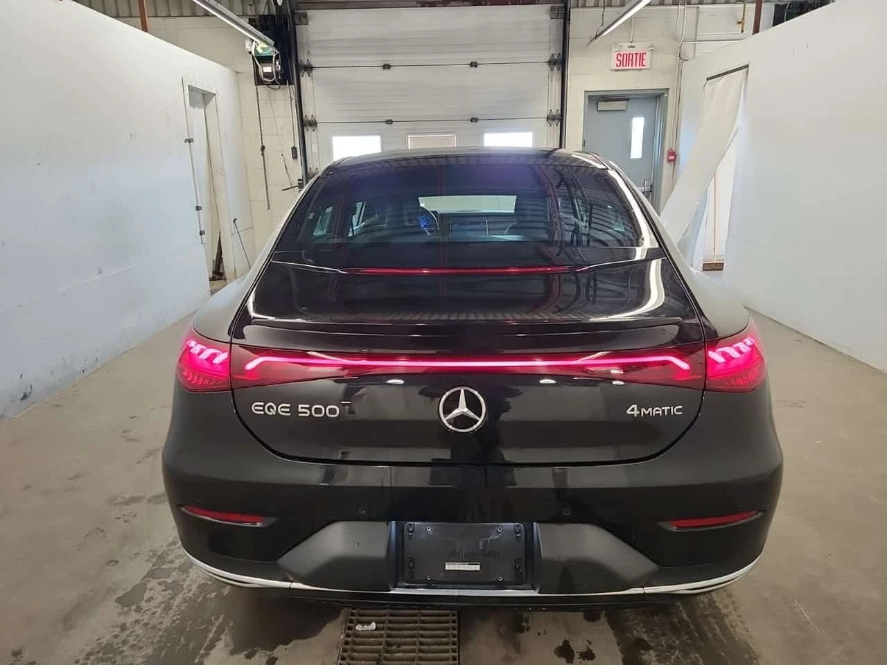 Mercedes-Benz EQE  500| HUD| 360| PANO| CARFAX| 2 КЛЮЧА , снимка 6 - Автомобили и джипове - 54084905