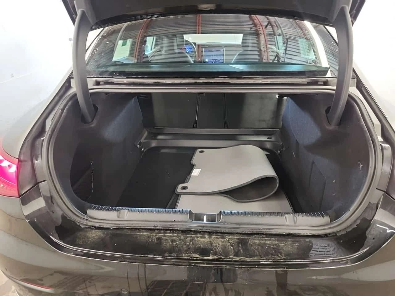 Mercedes-Benz EQE  500| HUD| 360| PANO| CARFAX| 2 КЛЮЧА , снимка 14 - Автомобили и джипове - 54084905