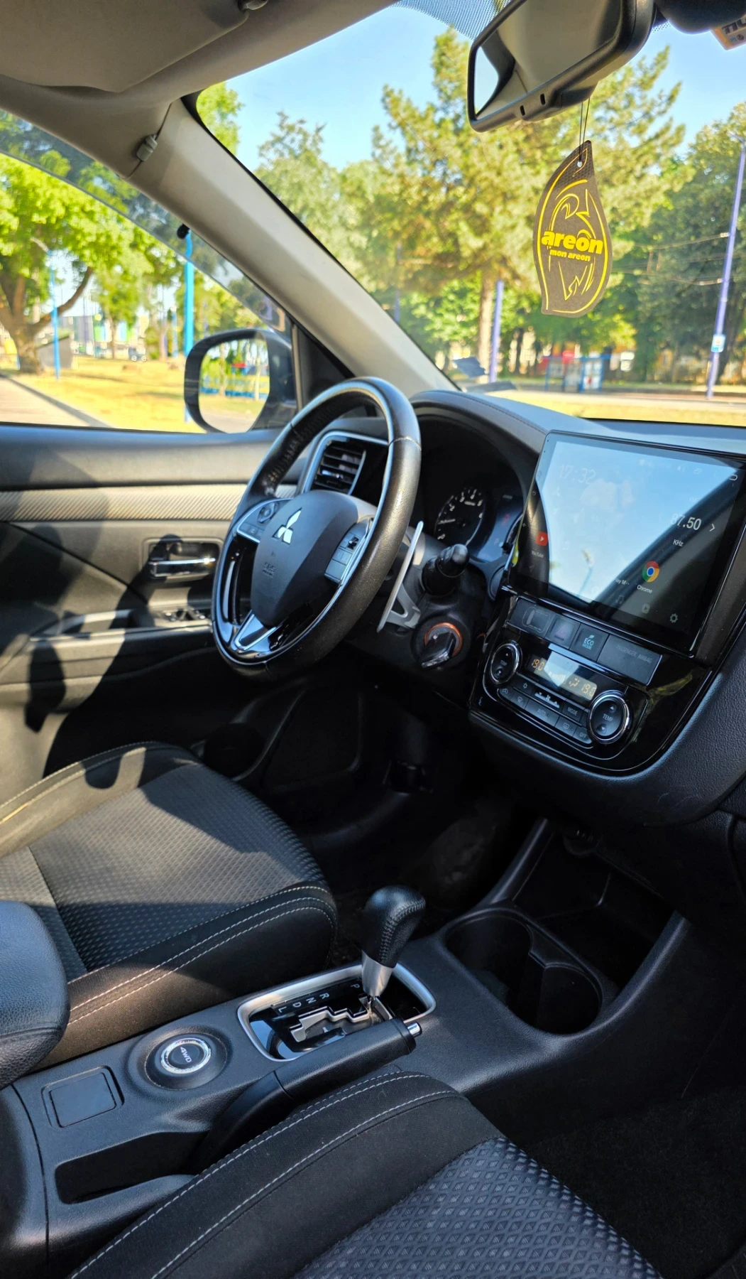 Mitsubishi Outlander 2.0, Европейска, от представит. Балкан Стар, 4х4 , снимка 10 - Автомобили и джипове - 55309595