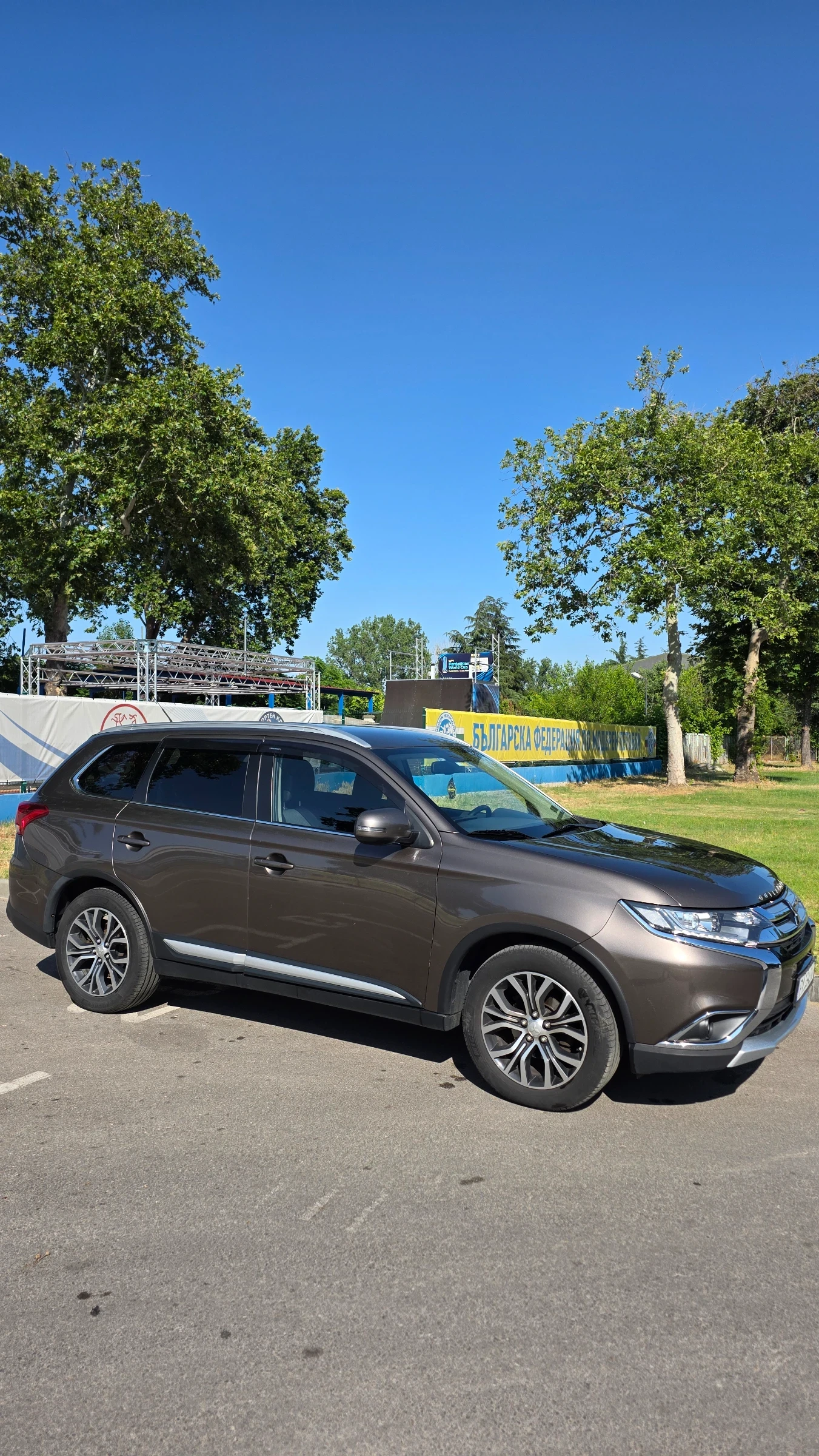 Mitsubishi Outlander 2.0, Европейска, от представит. Балкан Стар, 4х4 , снимка 3 - Автомобили и джипове - 55309595