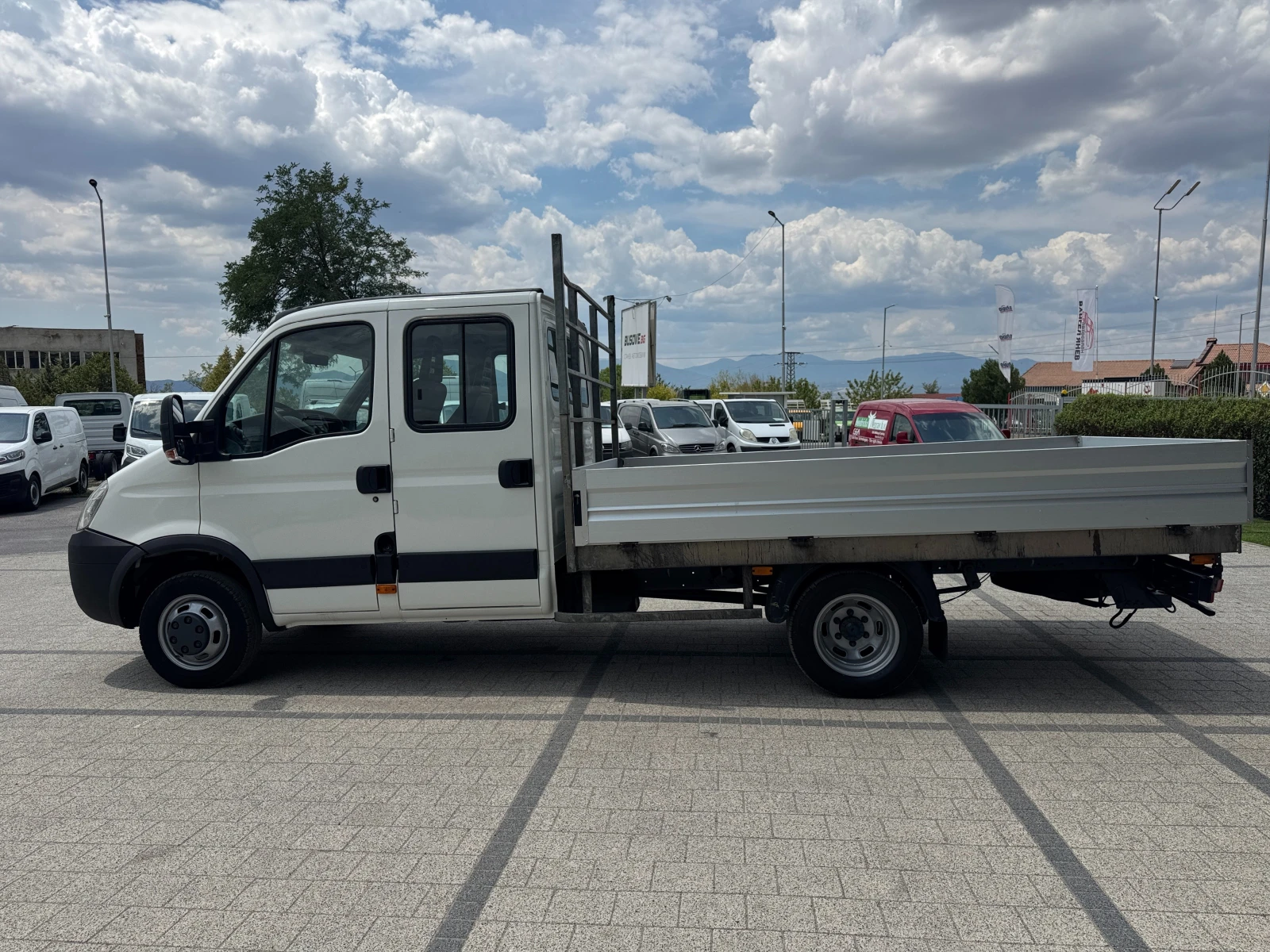 Iveco Daily 40C15 3.0HPI до 3.5т. 3.33м. Клима 7-местен  - изображение 3