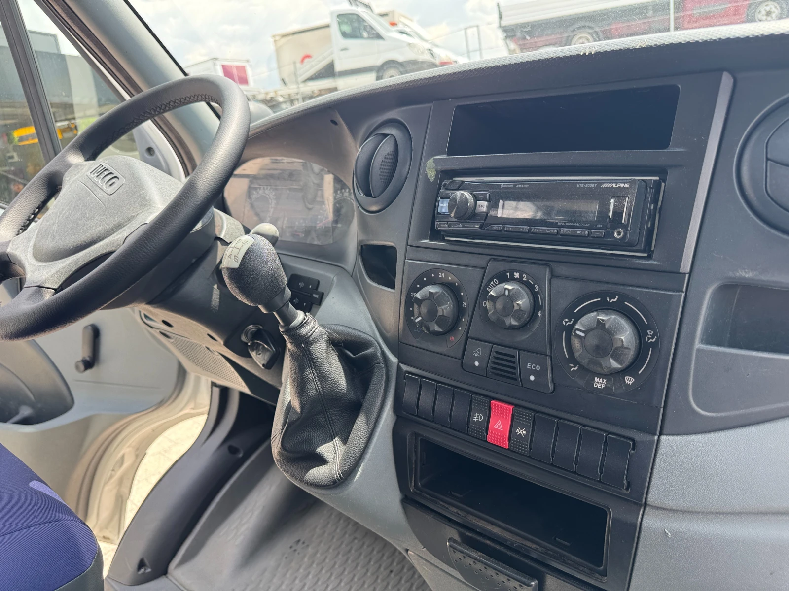 Iveco Daily 40C15 3.0HPI до 3.5т. 3.33м. Клима 7-местен  - изображение 10