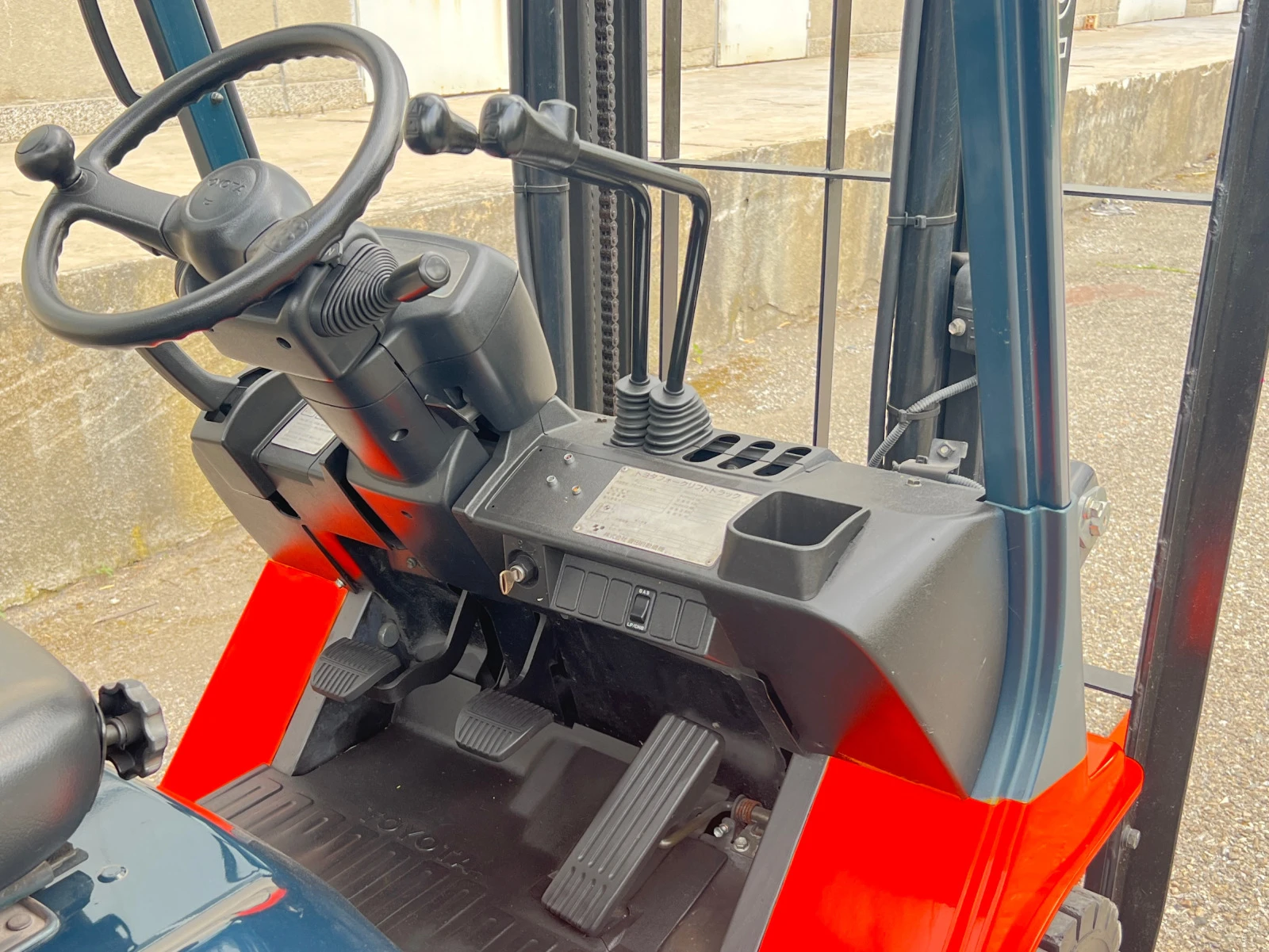  Toyota 1.8  / - /   /  | Mobile.bg   12